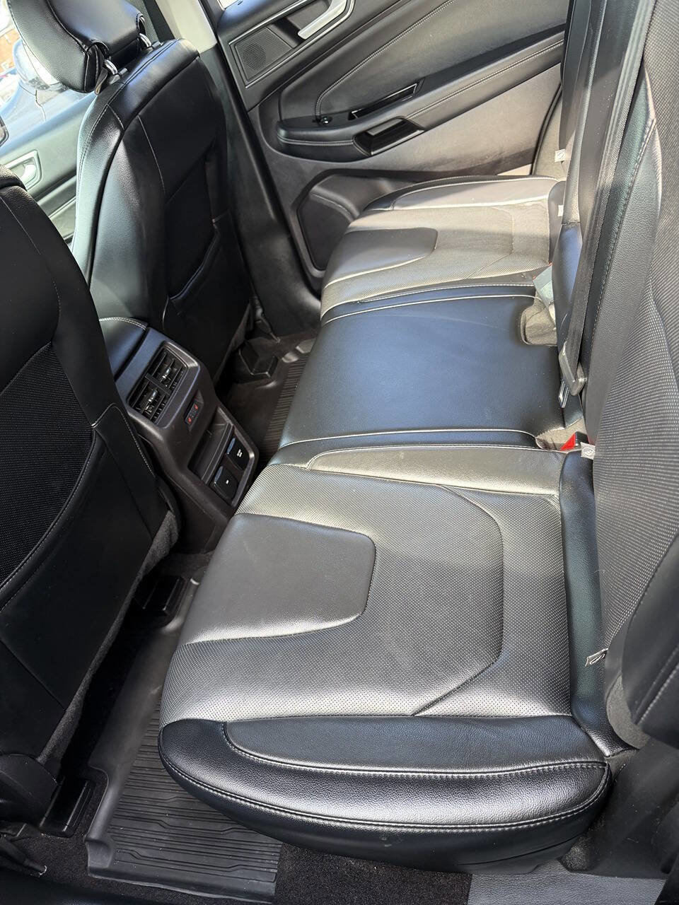 Used 2019 Ford Edge Titanium w/ Equipment Group 301A image 19