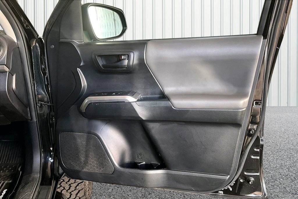 Used 2017 Toyota Tacoma SR5 w/ Tow Package AWD/4WD image 16