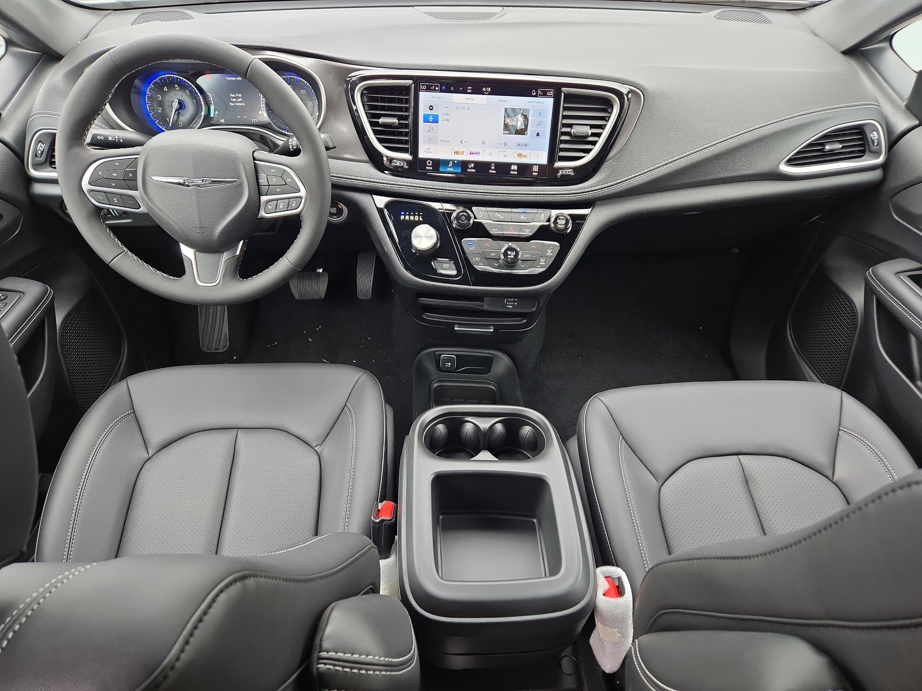 New 2026 Chrysler Pacifica Select image 18