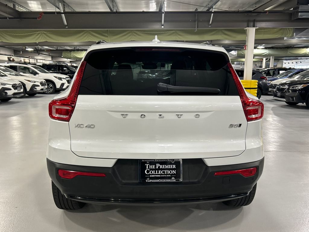 Certified 2023 Volvo XC40 B5 Plus image 3