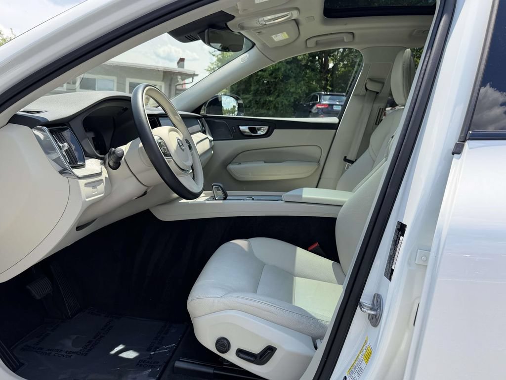 Used 2024 Volvo XC60 B5 Plus AWD/4WD image 16