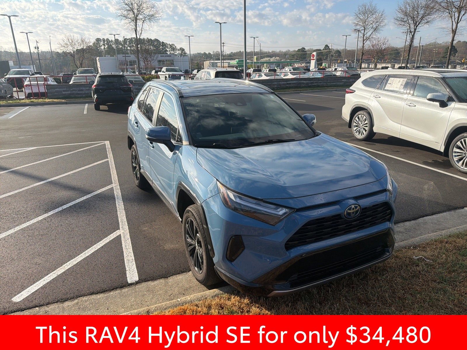 Used 2023 Toyota RAV4 SE w/ Convenience Package AWD/4WD image 5