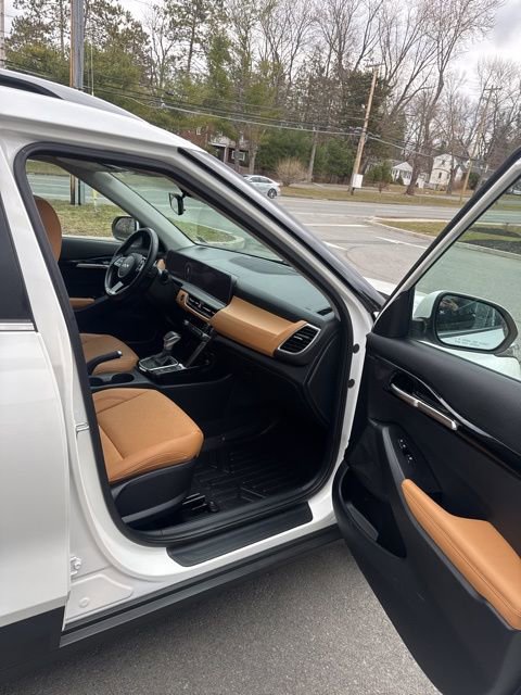 Used 2024 Kia Seltos EX image 18