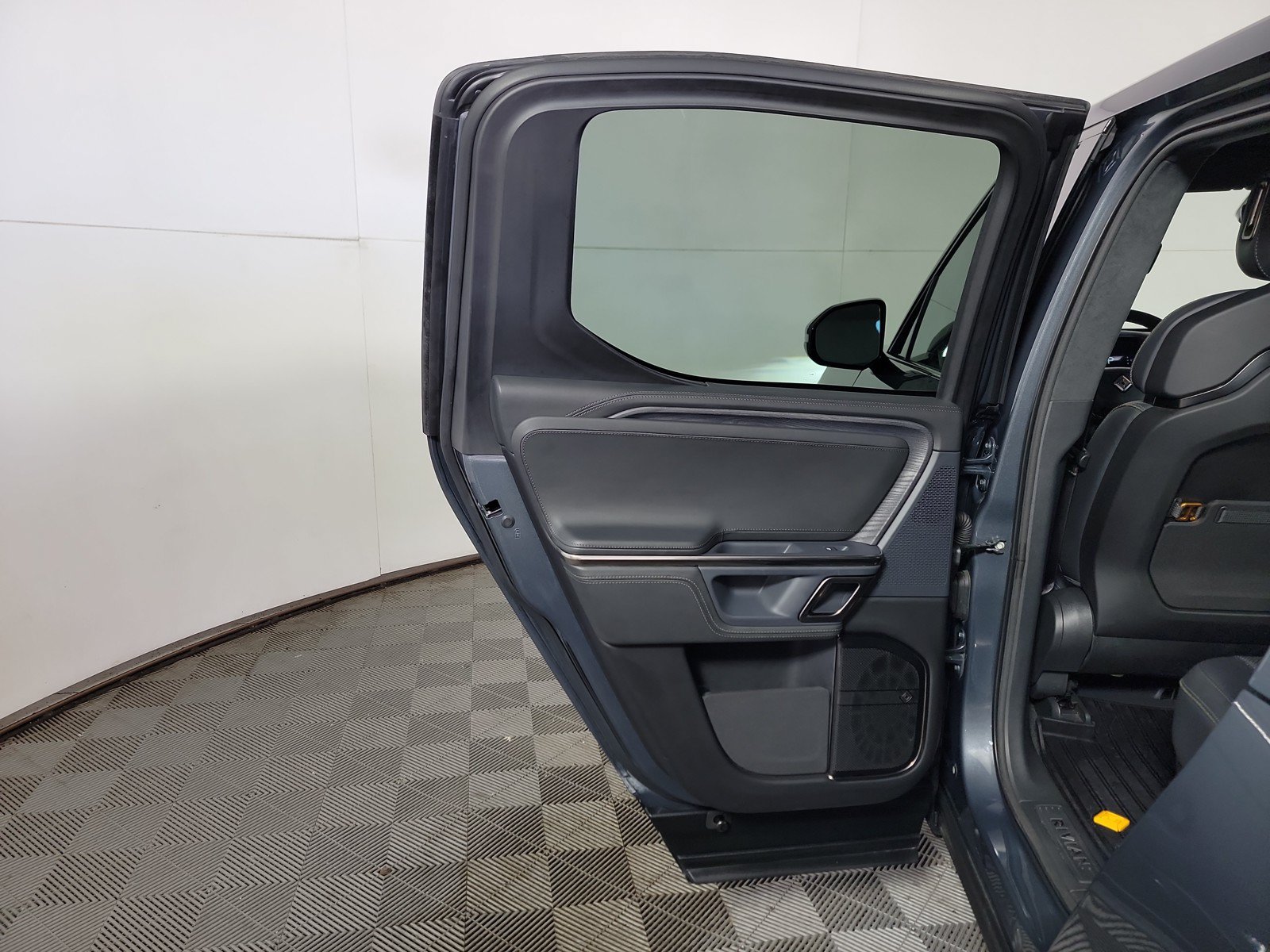 Used 2024 Rivian R1T Adventure AWD/4WD image 17