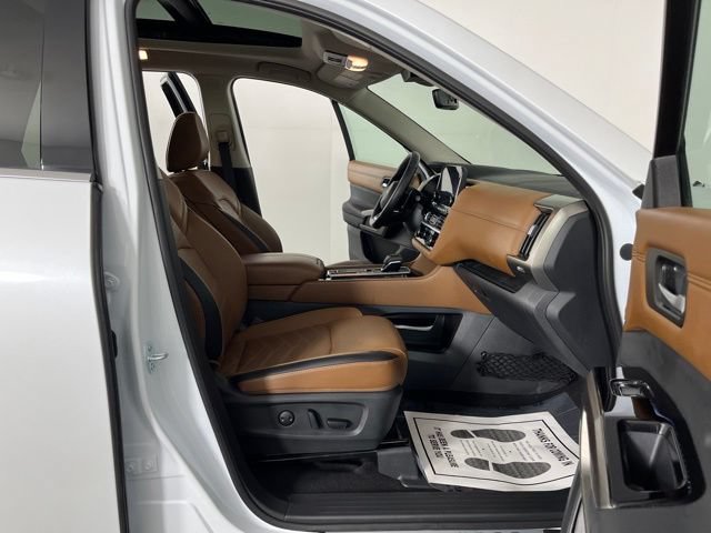 Used 2025 Nissan Pathfinder Platinum w/ Cargo Package FWD image 42