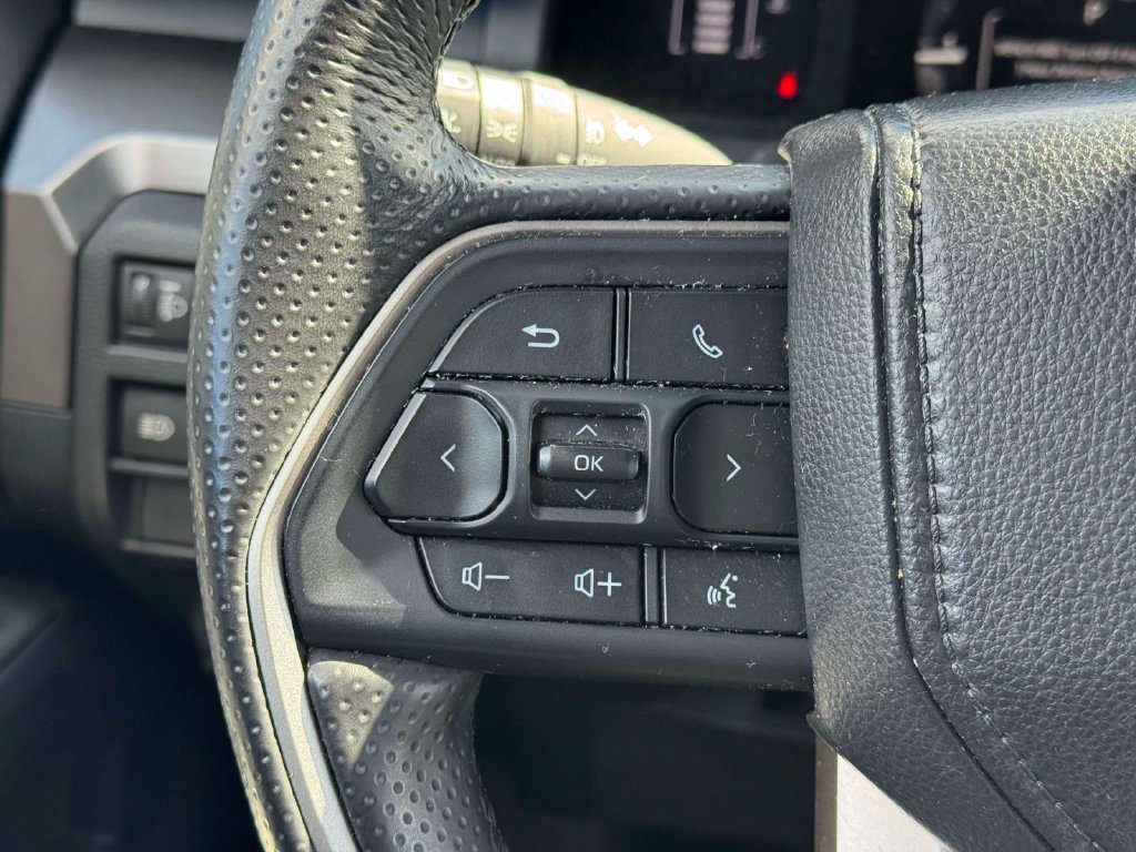 Used 2025 Toyota 4Runner SR5 AWD/4WD image 23