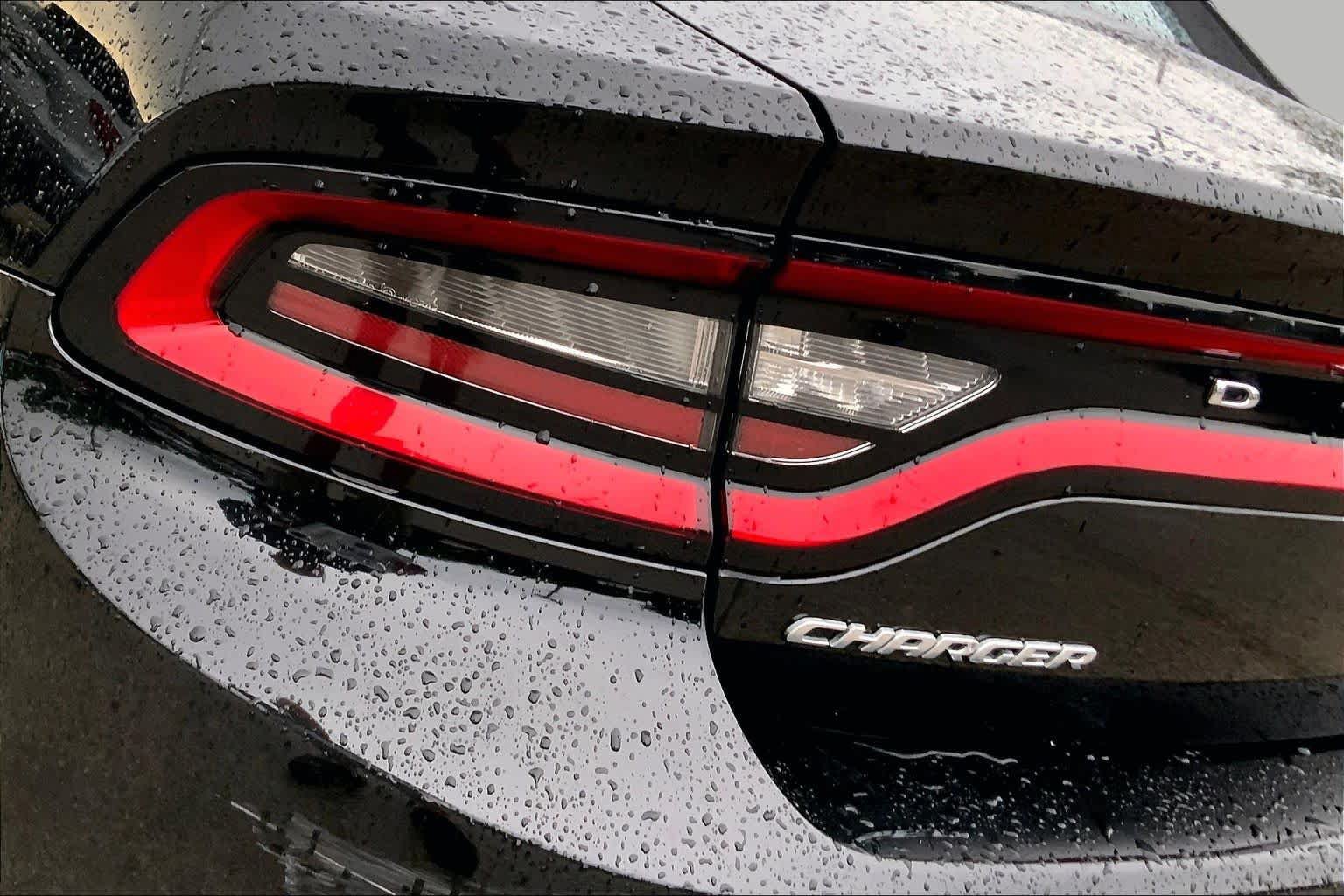 Used 2022 Dodge Charger SXT w/ Leather Interior Group RWD image 27