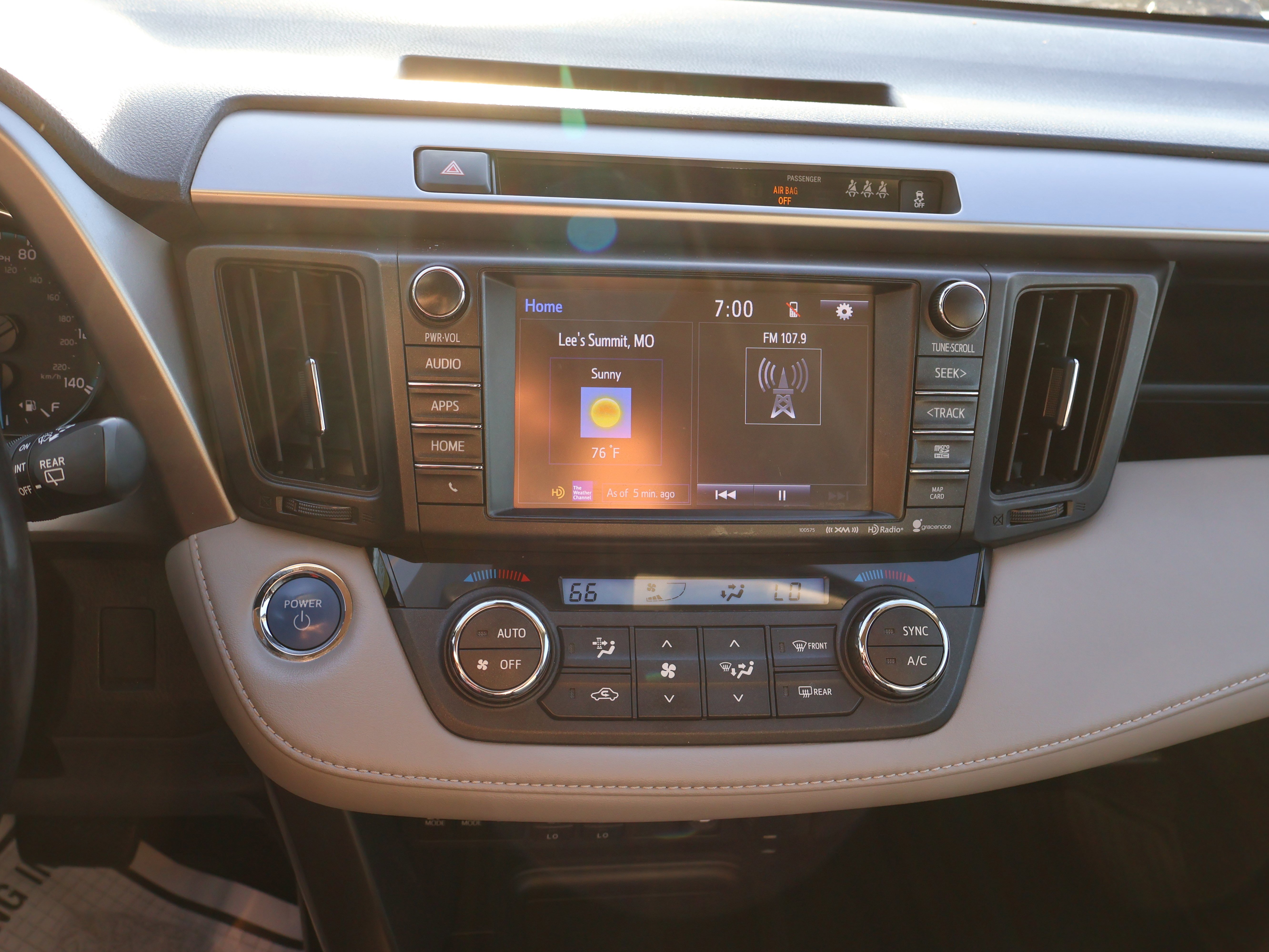 Used 2018 Toyota RAV4 Limited image 25