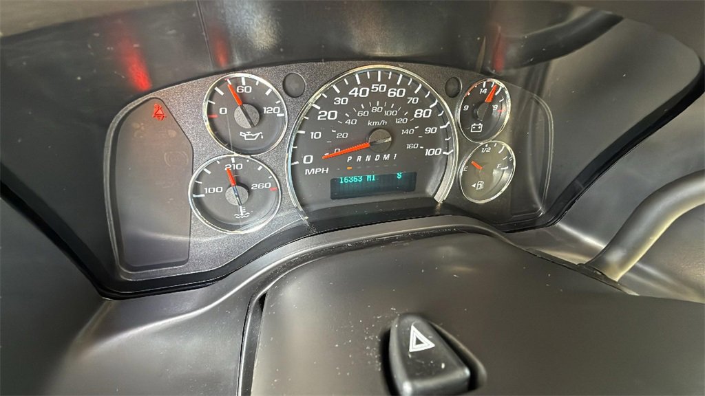 Used 2025 Chevrolet Express 3500 LT w/ LT Preferred Equipment Group image 19