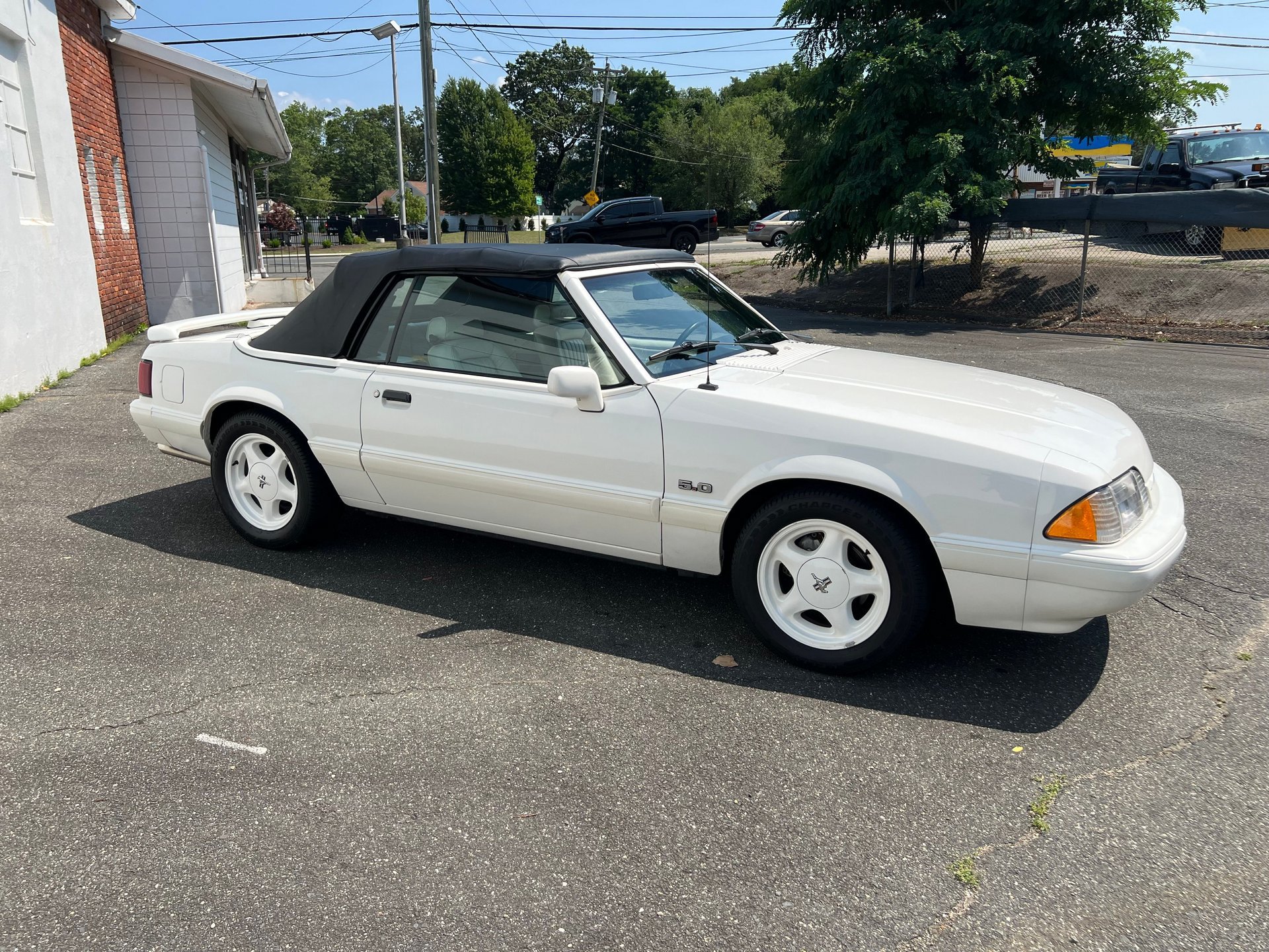 Used 1993 Ford Mustang LX RWD image 16