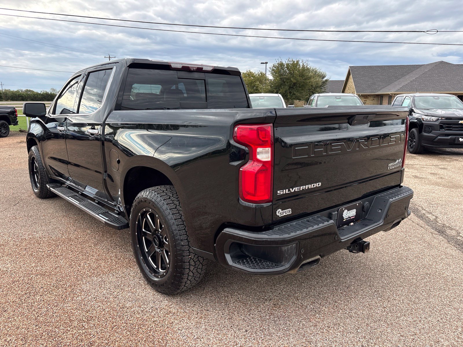 Used 2020 Chevrolet Silverado 1500 High Country w/ Technology Package AWD/4WD image 4