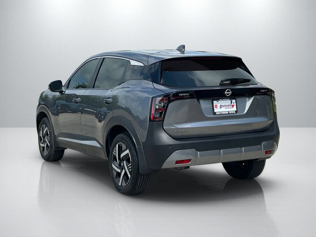 Used 2025 Nissan Kicks SV w/ Charging Package FWD image 7
