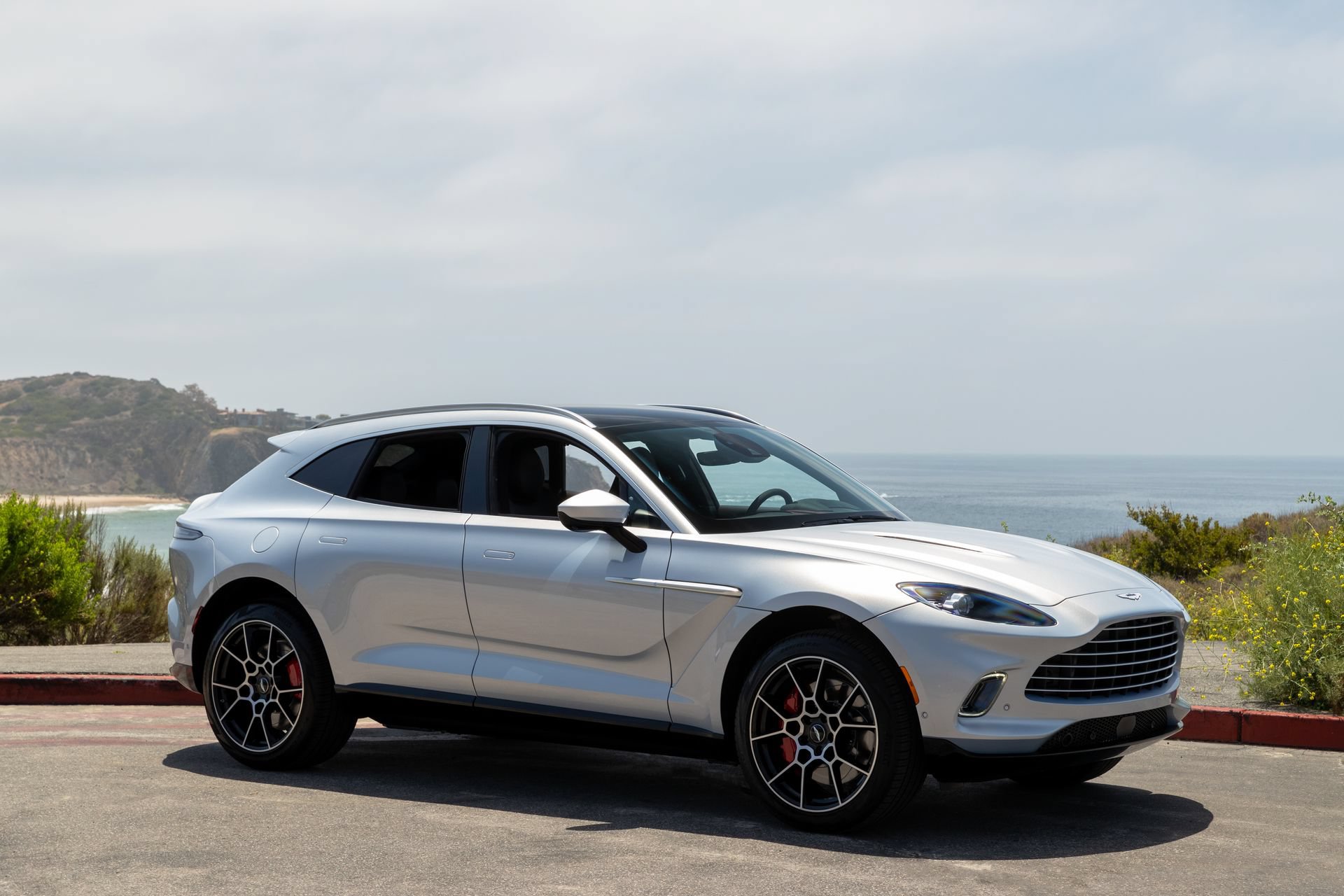 Used 2021 Aston Martin DBX AWD/4WD image 1