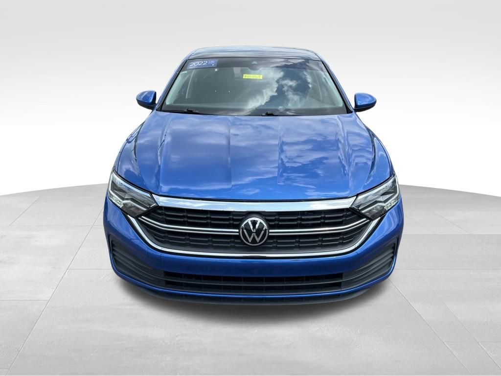 Certified 2022 Volkswagen Jetta SE w/ Panoramic Sunroof Package FWD image 3