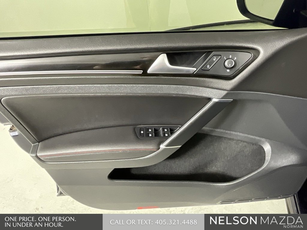 Used 2017 Volkswagen GTI SE image 16