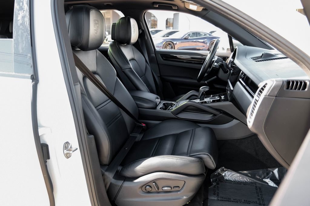Used 2022 Porsche Cayenne AWD/4WD image 38