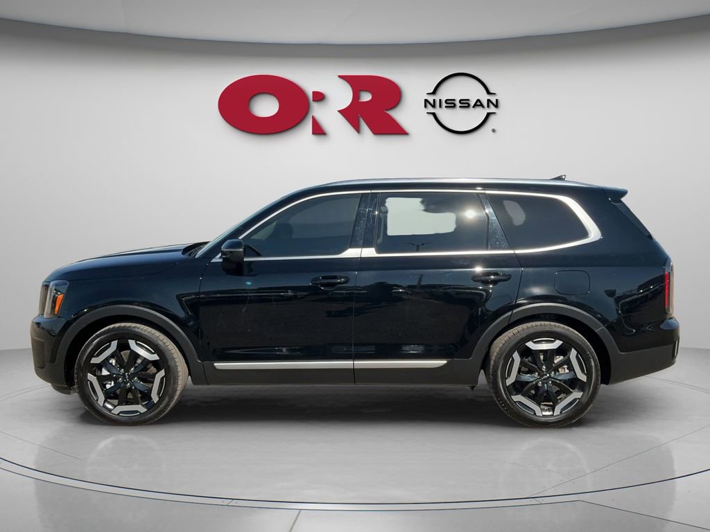 Used 2024 Kia Telluride EX w/ EX Captain's Chair Package image 8
