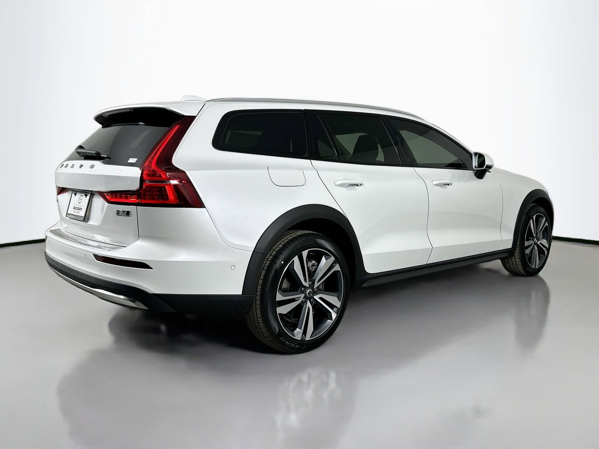 New 2026 Volvo V60 B5 Cross Country Plus w/ Protection Package Premier image 5