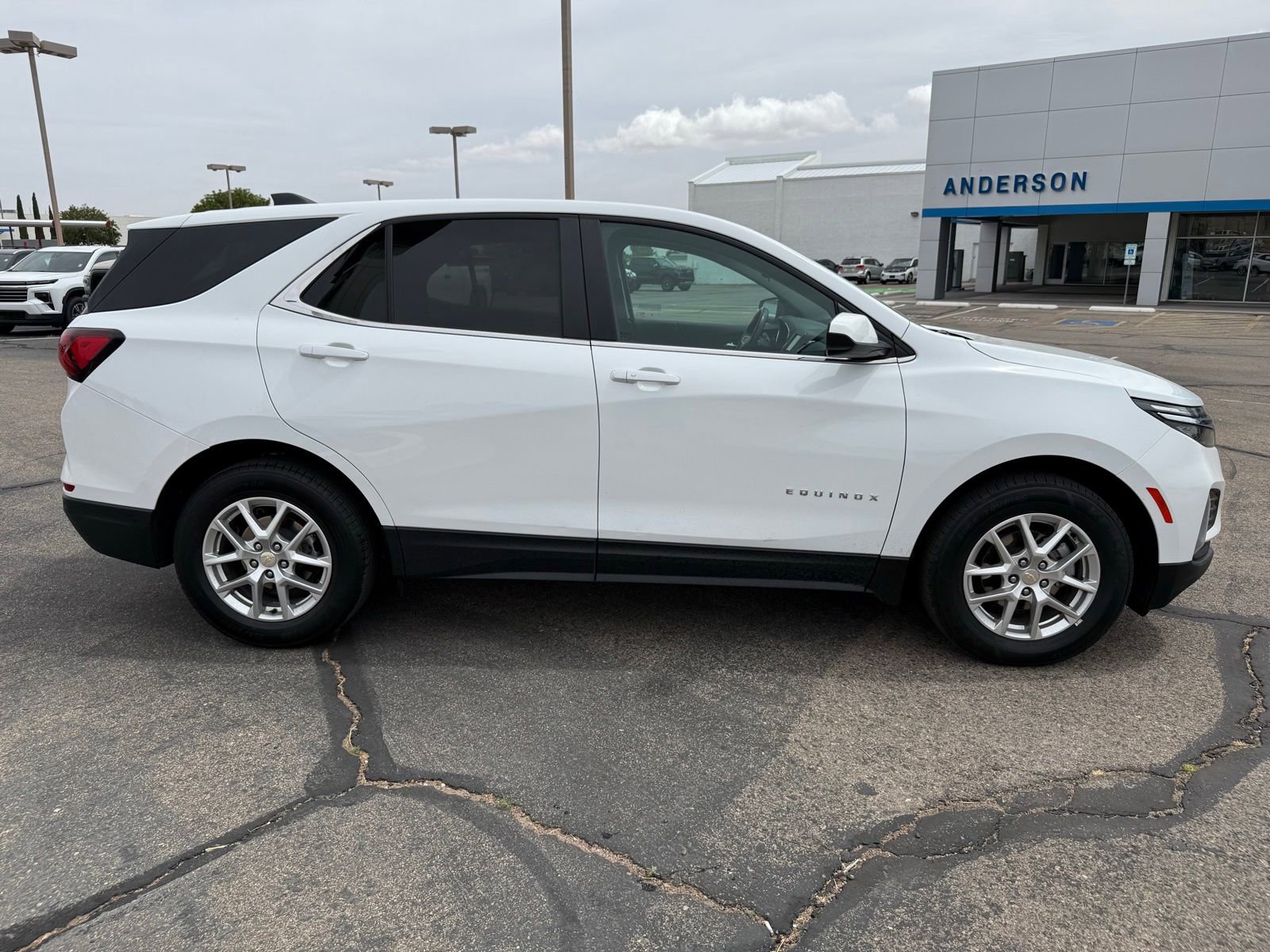 Used 2024 Chevrolet Equinox LT AWD/4WD image 4