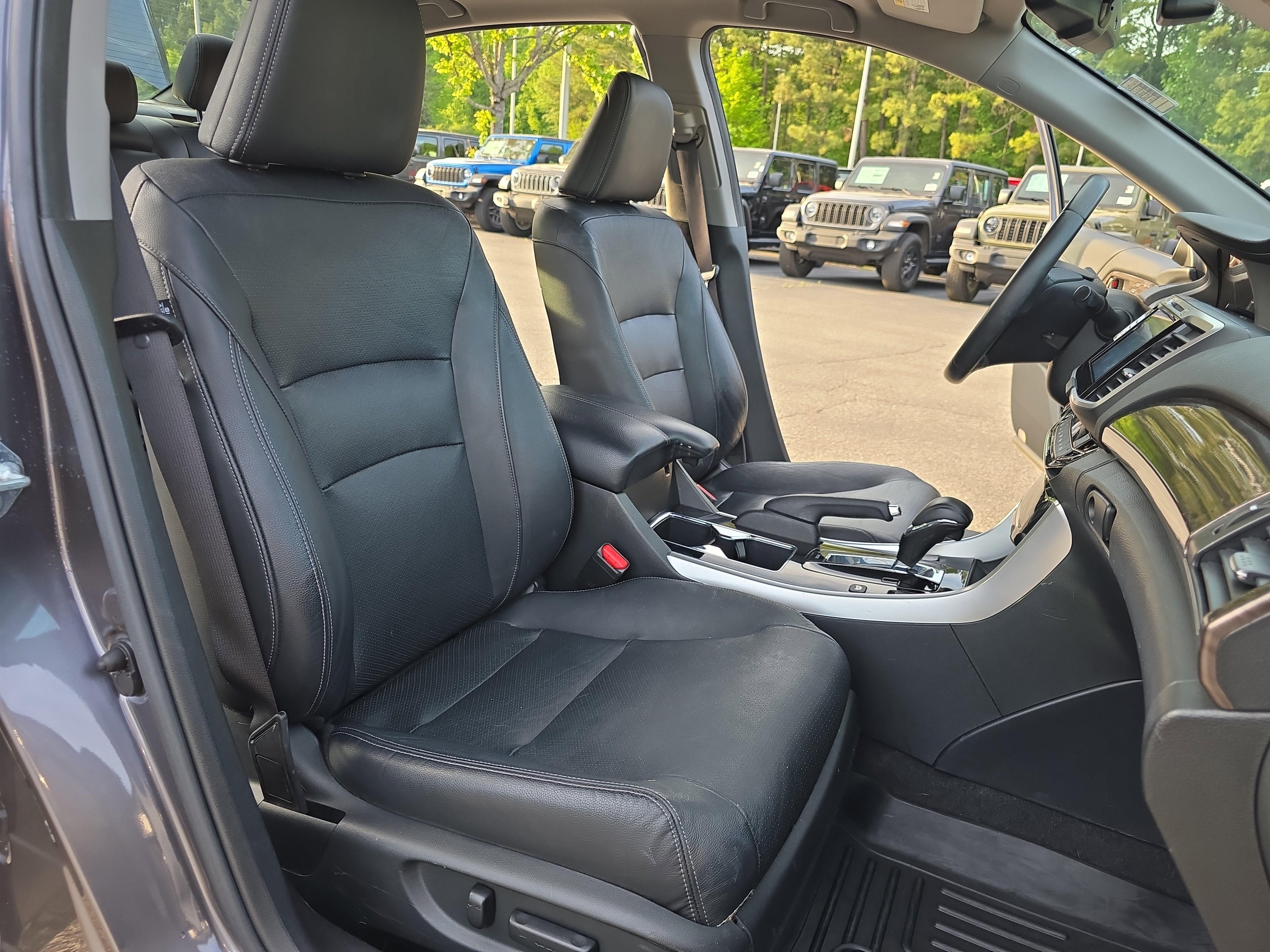 Used 2017 Honda Accord Touring image 10