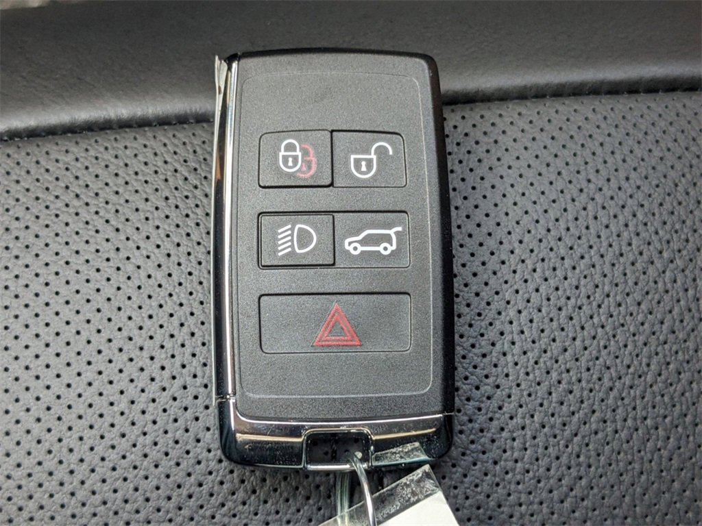 New 2025 Land Rover Range Rover Velar Dynamic SE image 30