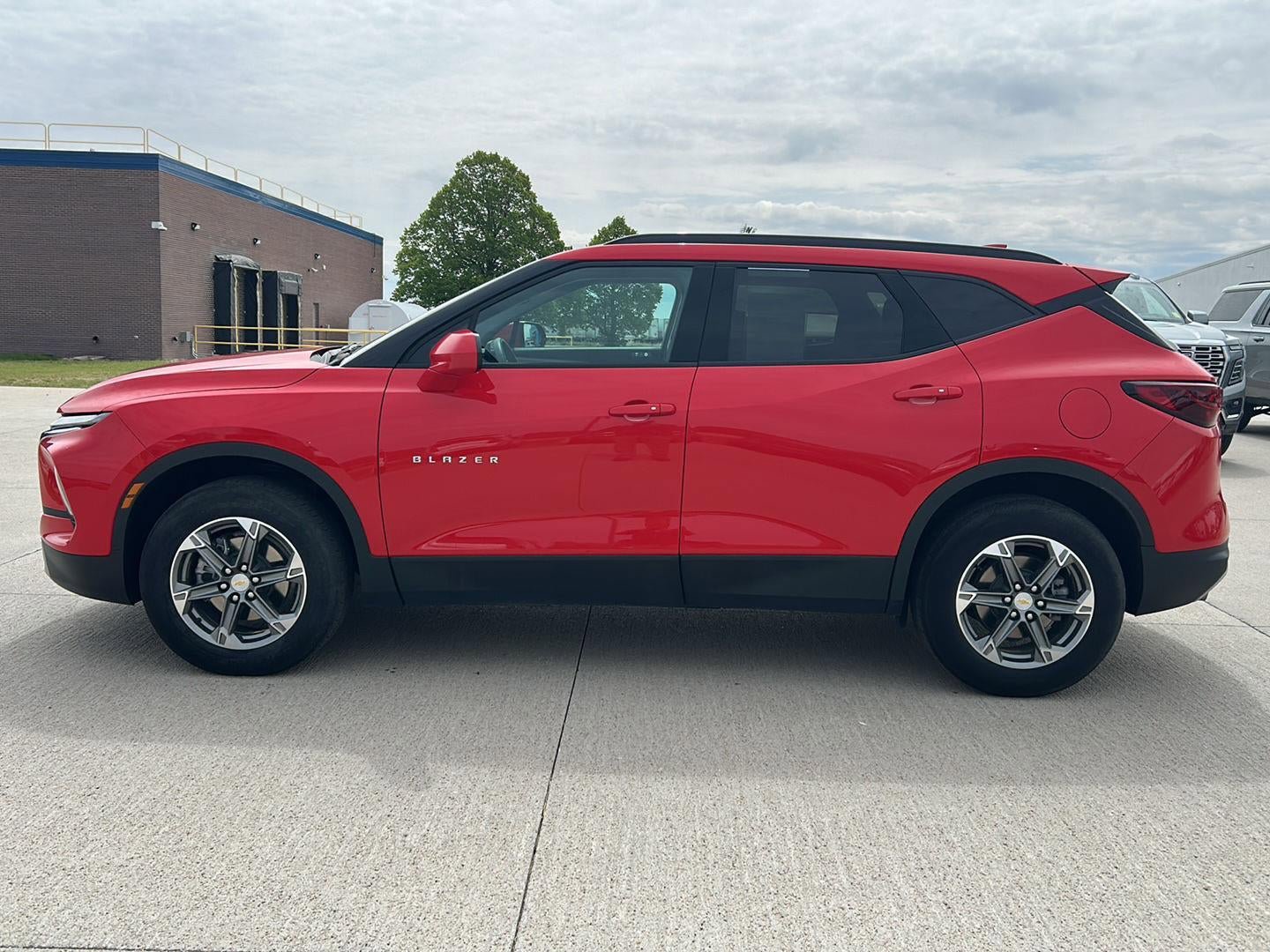 Used 2023 Chevrolet Blazer LT w/ Convenience Package FWD image 1