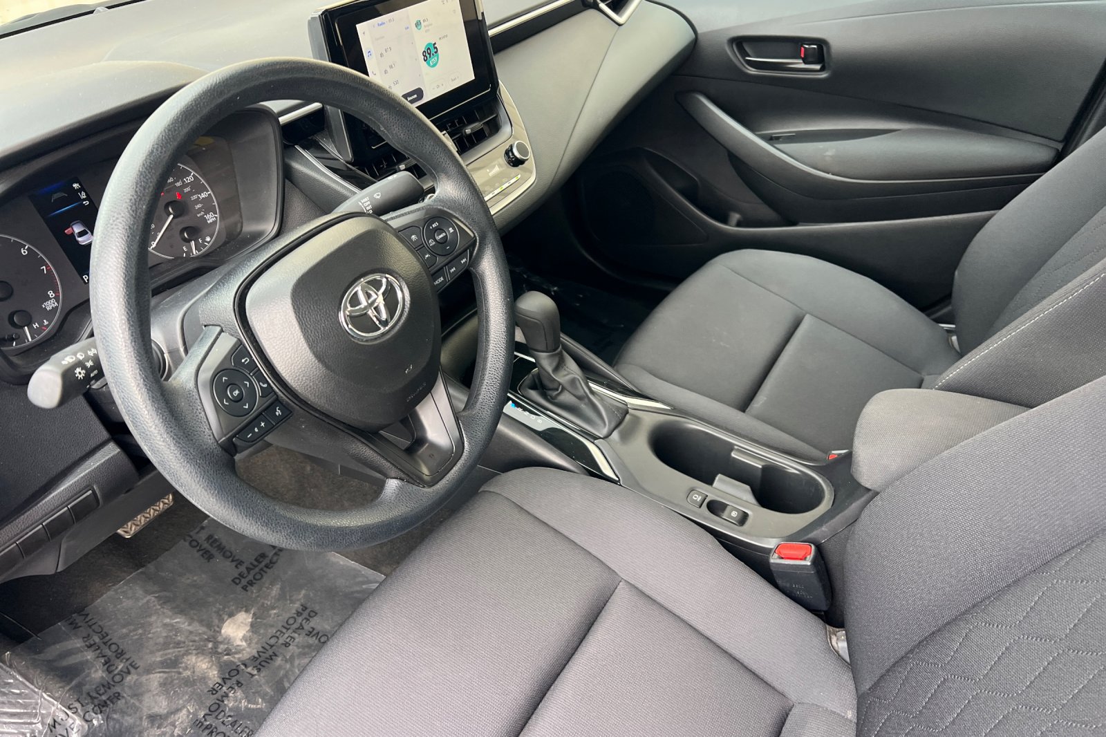 Used 2025 Toyota Corolla LE FWD image 4
