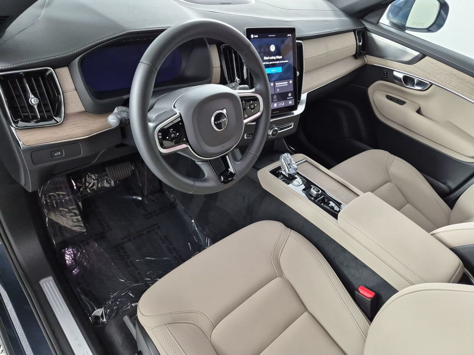 Certified 2026 Volvo XC90 B6 Plus w/ Protection Package Premier AWD/4WD image 13