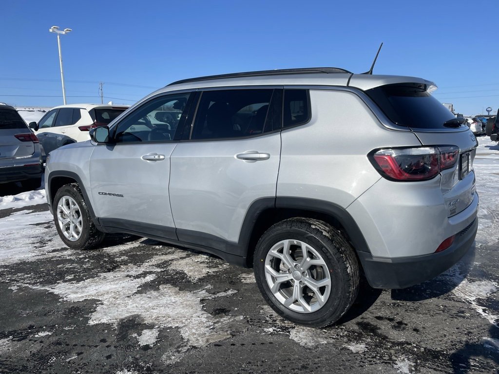 Used 2024 Jeep Compass Latitude image 5