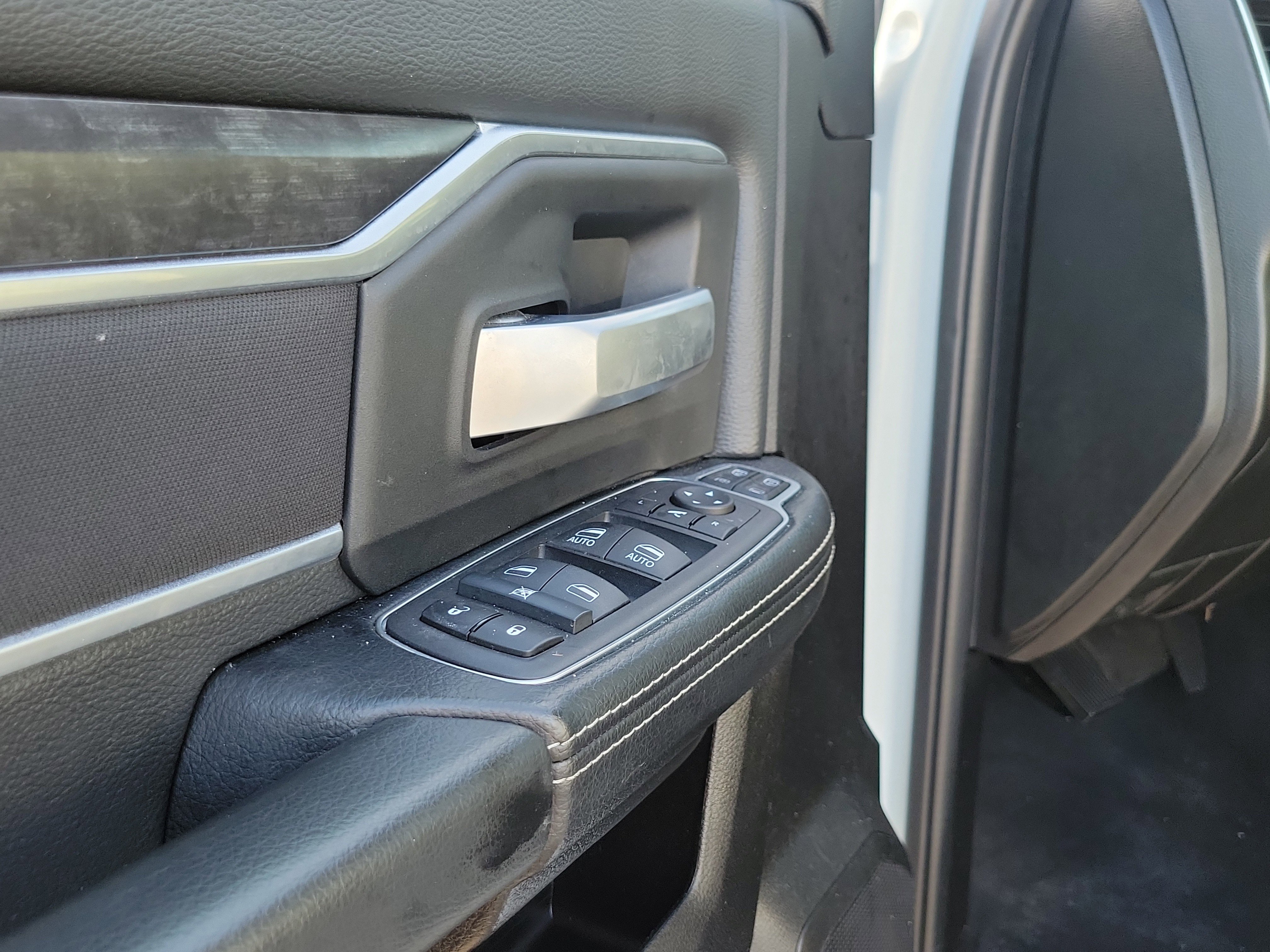 Used 2024 RAM 2500 Big Horn w/ Bed Utility Group image 7