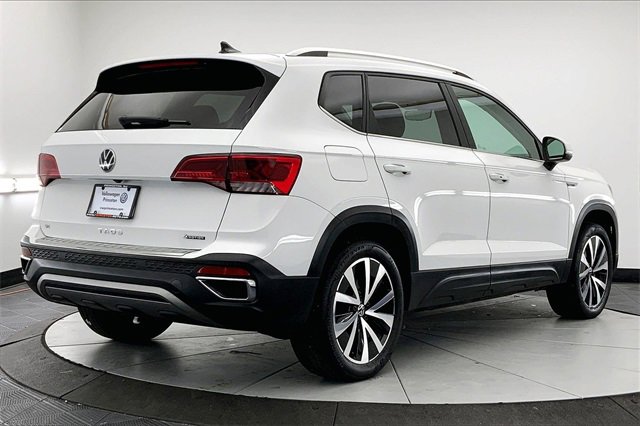 Certified 2022 Volkswagen Taos SE image 13