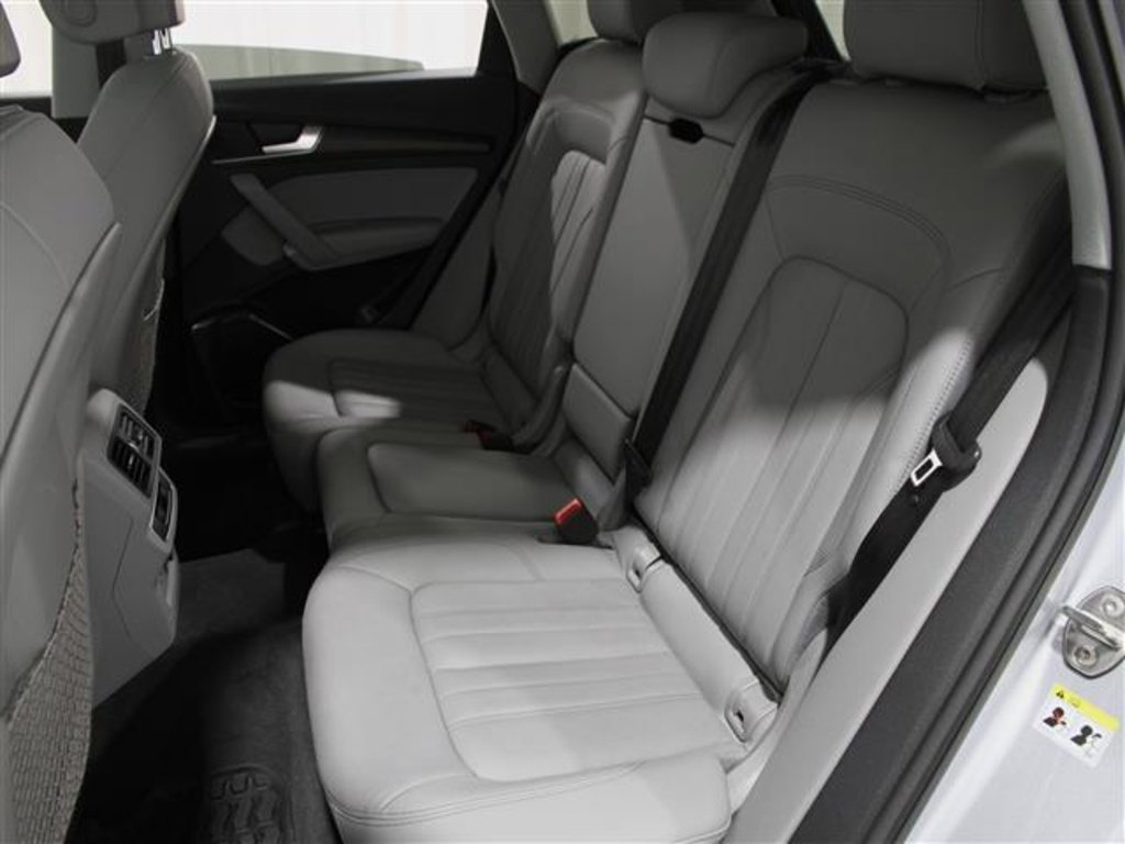 Used 2022 Audi Q5 2.0T Premium w/ Convenience Package image 18