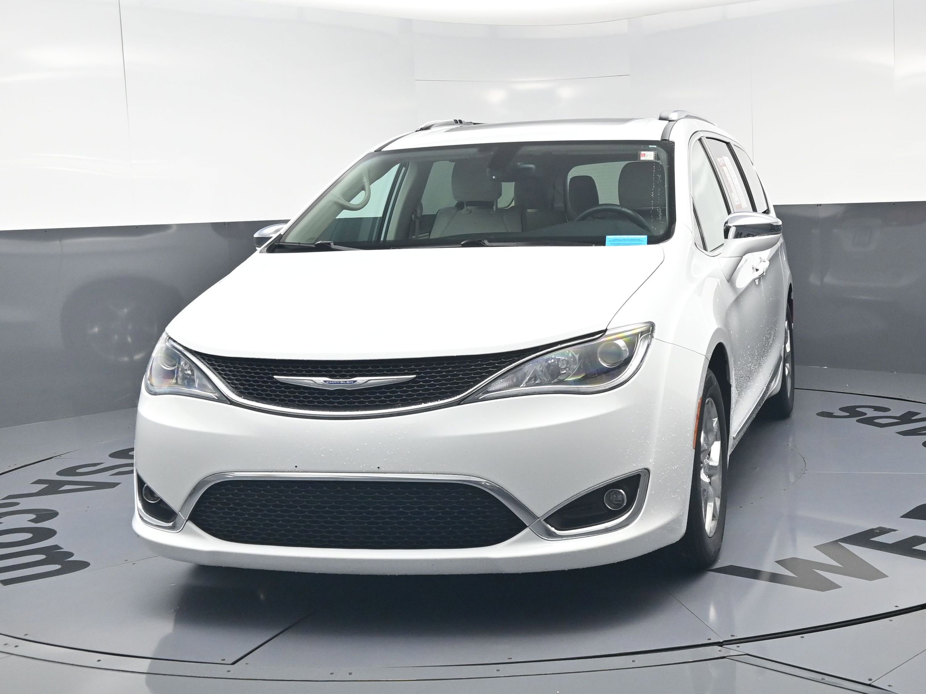 Used 2017 Chrysler Pacifica Limited w/ UConnect Theater Package image 11