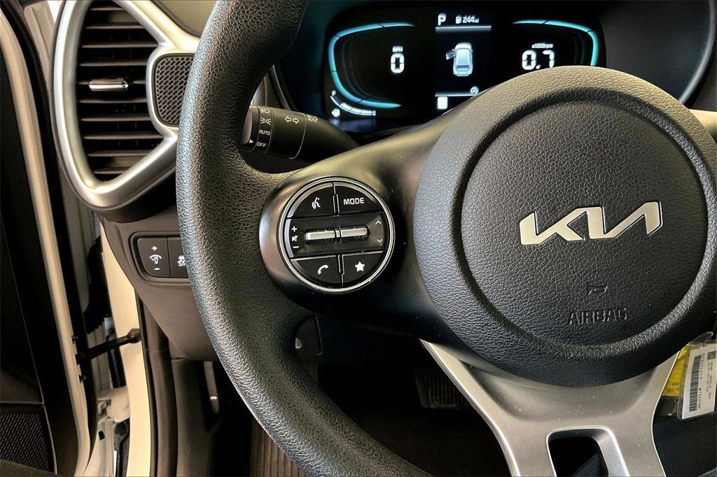 Used 2024 Kia Soul LX w/ Option Group 015 image 16