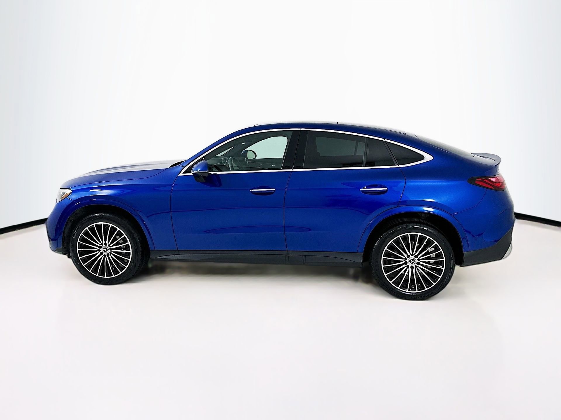 Used 2025 Mercedes-Benz GLC 300 4MATIC image 5