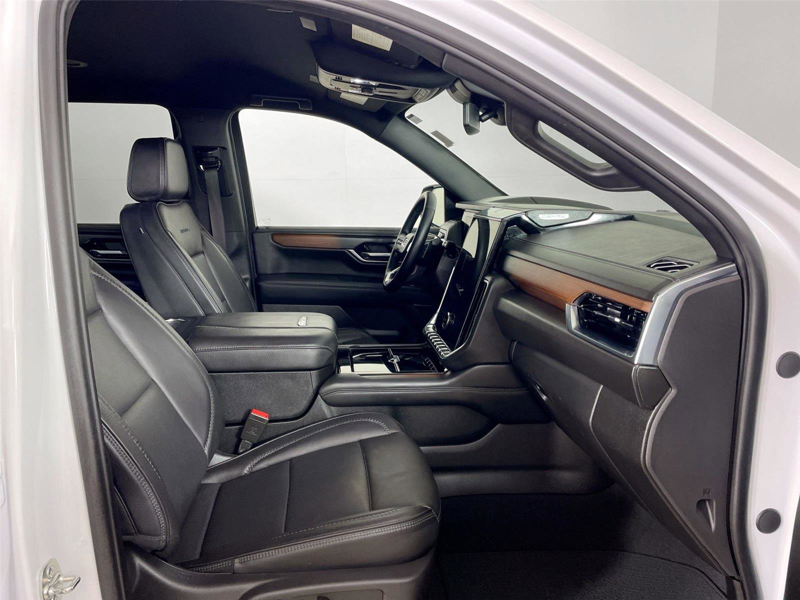 Used 2025 GMC Yukon Denali image 27