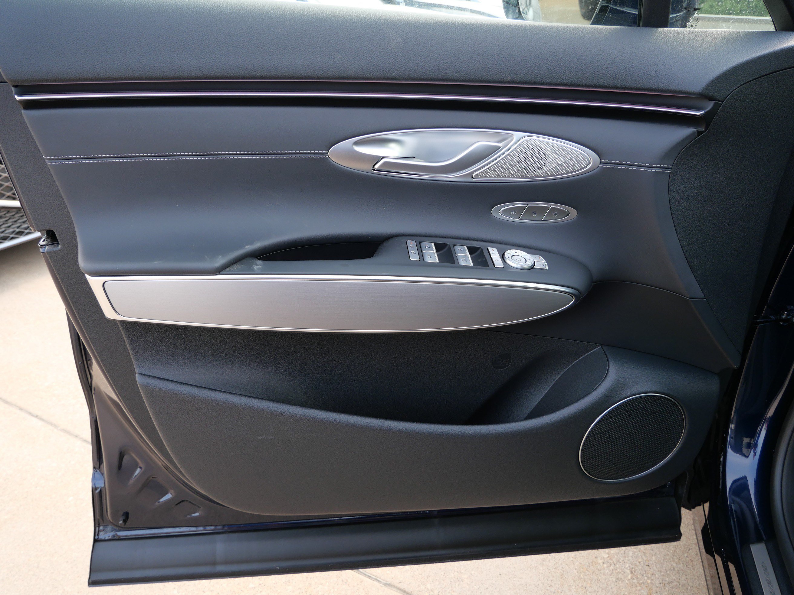New 2026 Genesis GV70 2.5T Select AWD/4WD image 4