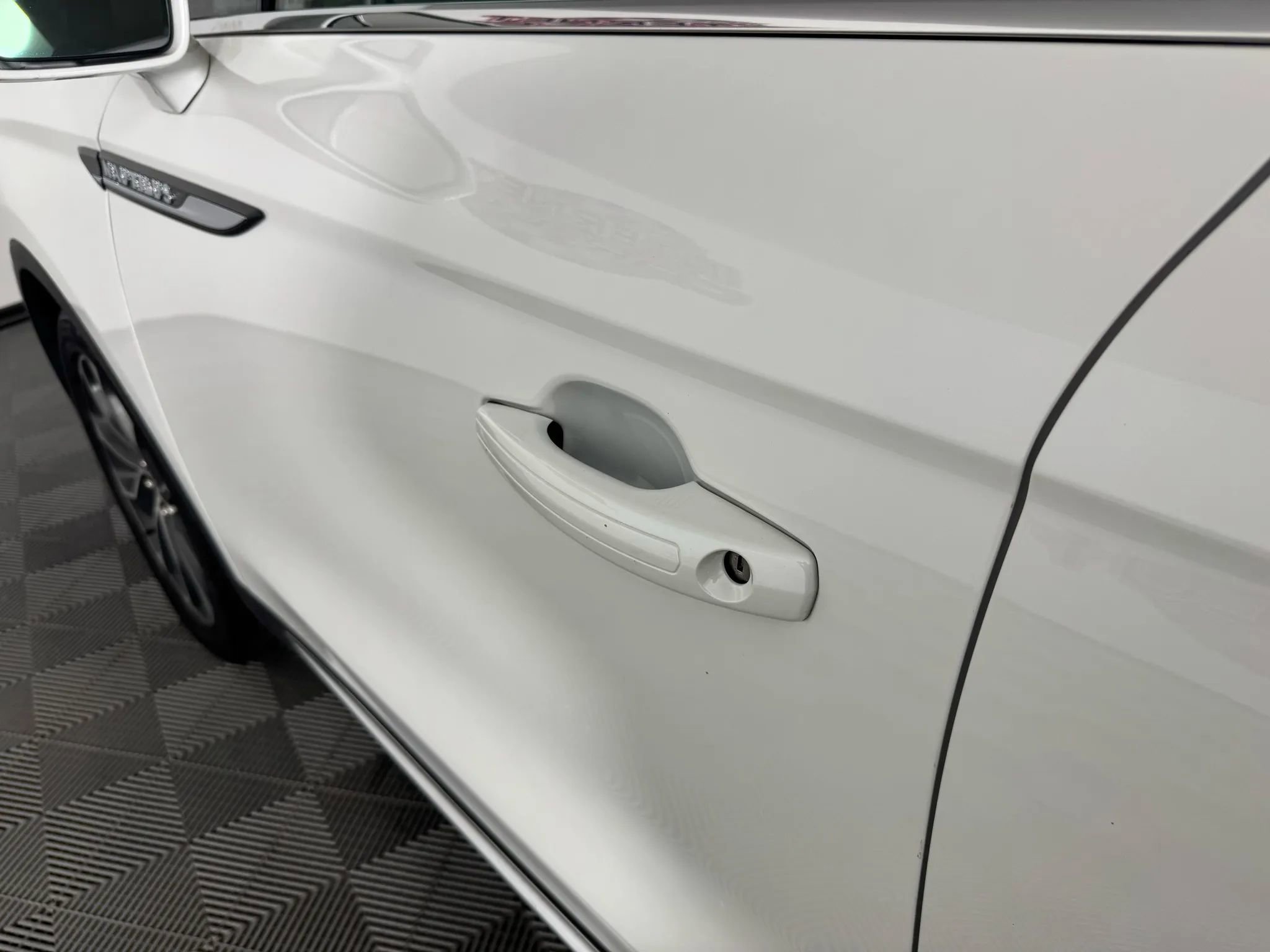 Used 2023 Lincoln Nautilus Reserve image 24