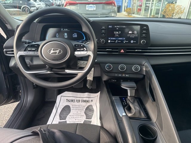 Certified 2025 Hyundai Elantra SE image 25