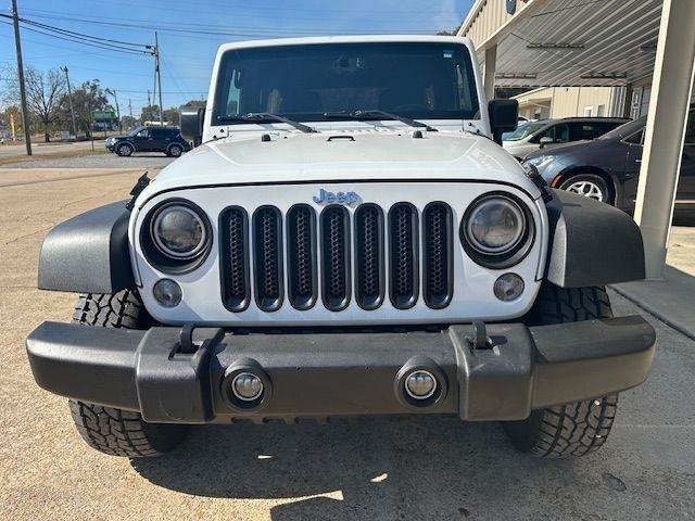 Used 2016 Jeep Wrangler Unlimited Rubicon w/ Connectivity Group AWD/4WD image 6
