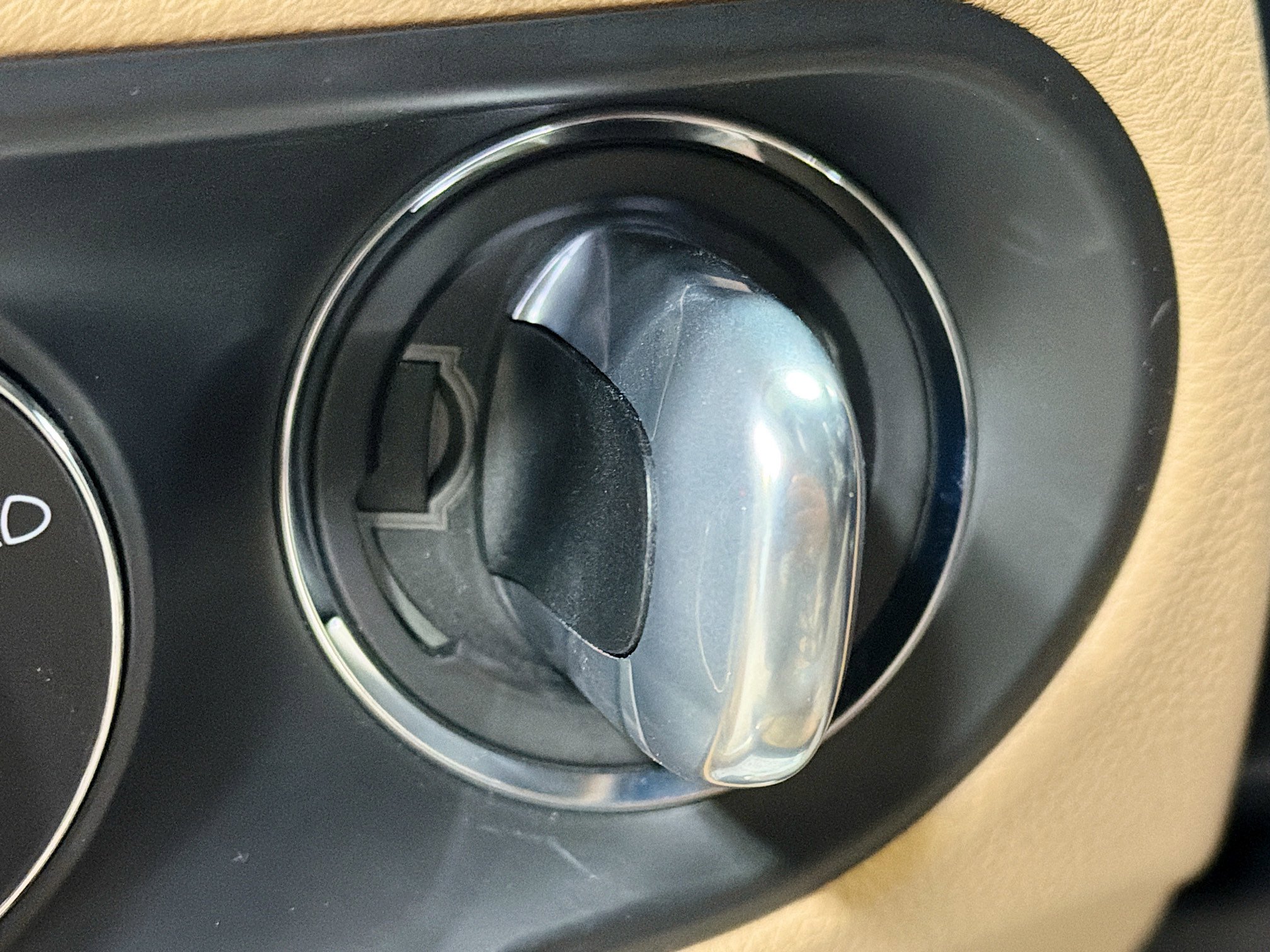 Certified 2025 Porsche Macan image 35