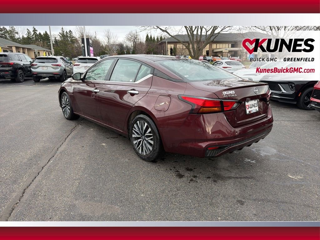 Used 2024 Nissan Altima 2.5 SV FWD image 8