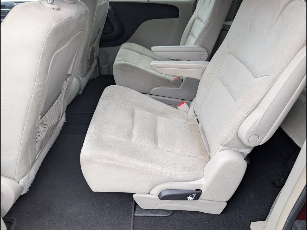 Used 2014 Chrysler Town & Country Touring w/ Driver Convenience Group FWD image 9