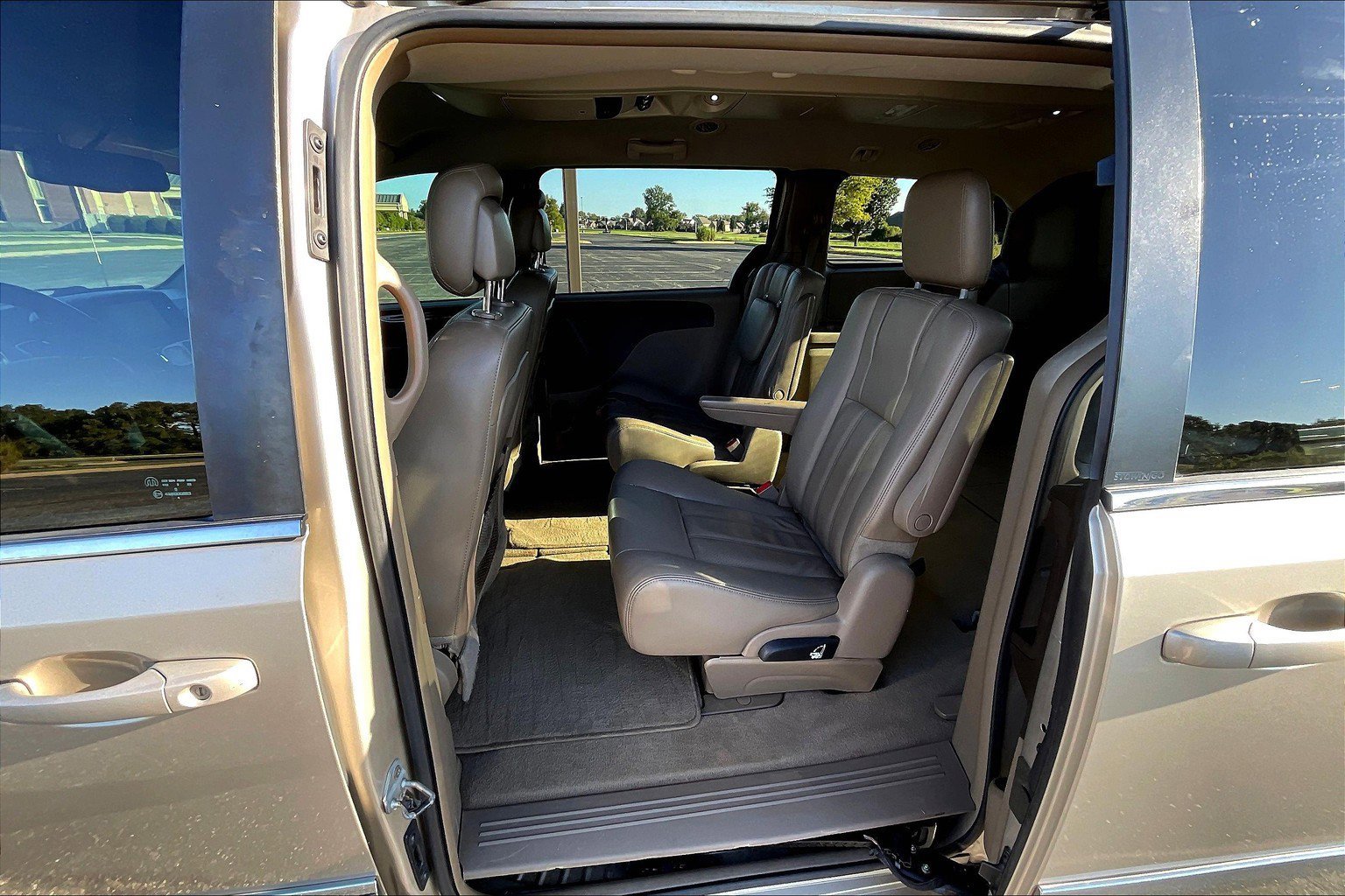 Used 2012 Chrysler Town & Country Touring w/ Entertainment Group #1 image 20