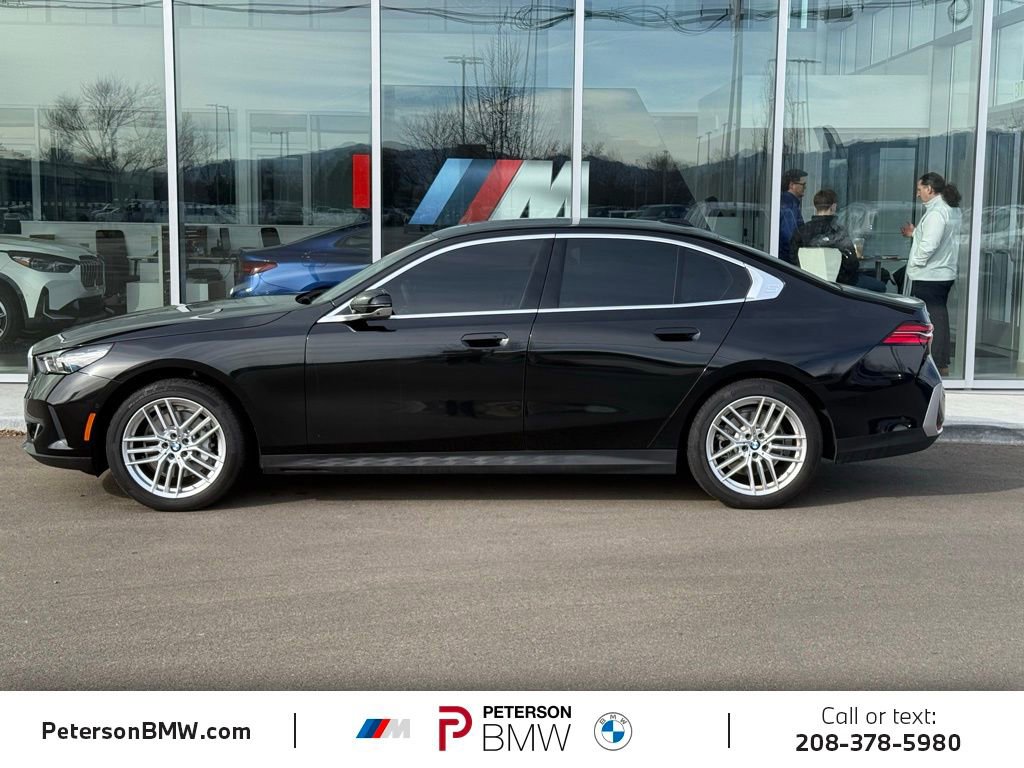 Used 2025 BMW 530i xDrive image 2