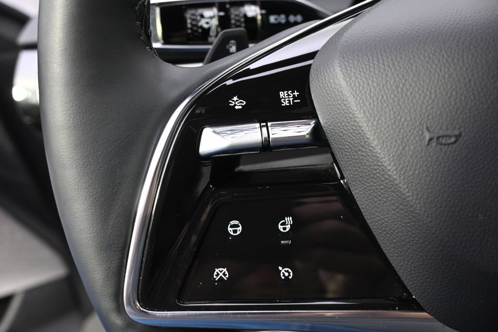 Certified 2025 Cadillac Optiq Luxury 2 w/ LPO, Floor Liner Package AWD/4WD image 33