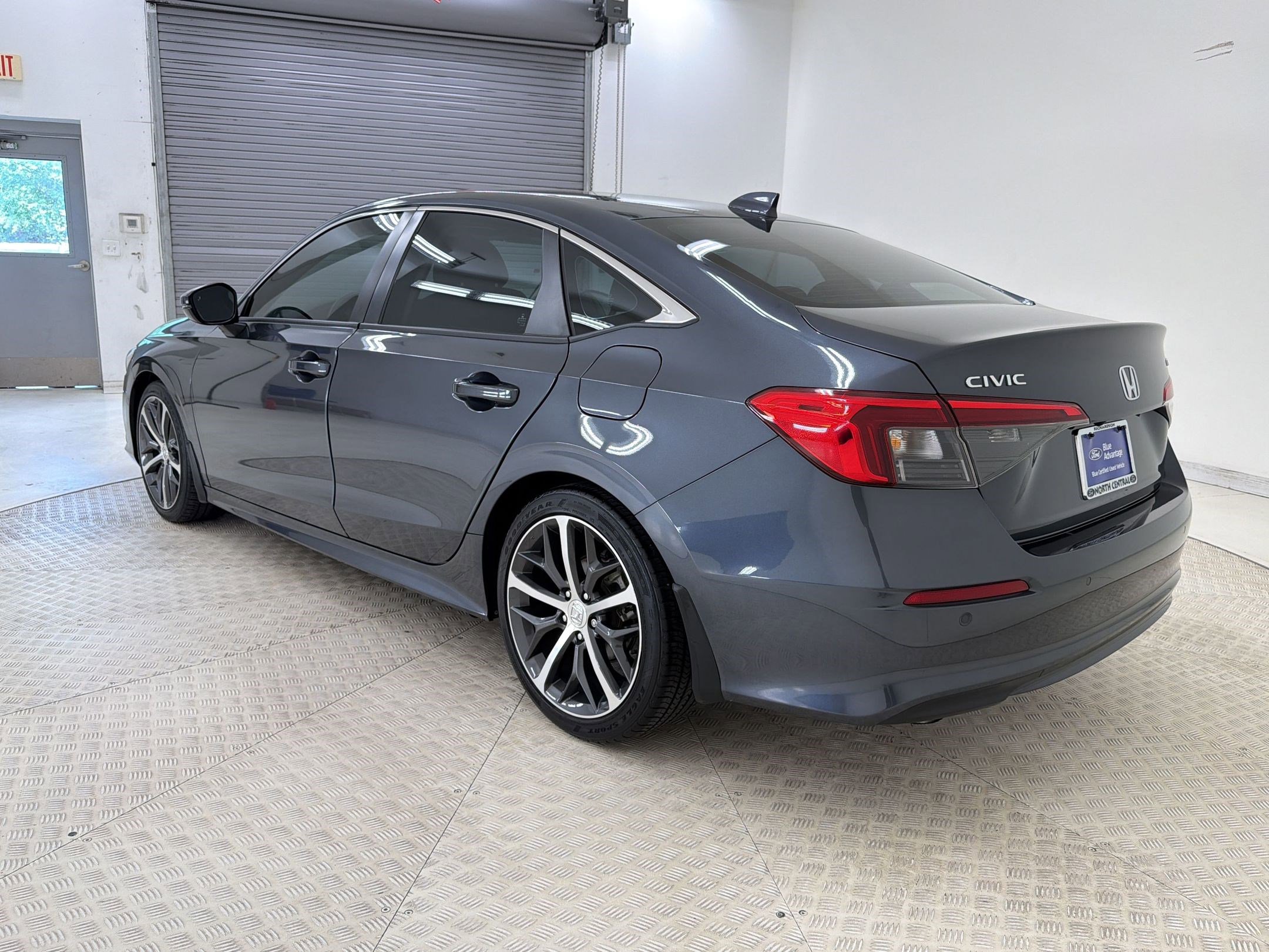 Certified 2023 Honda Civic Touring image 3