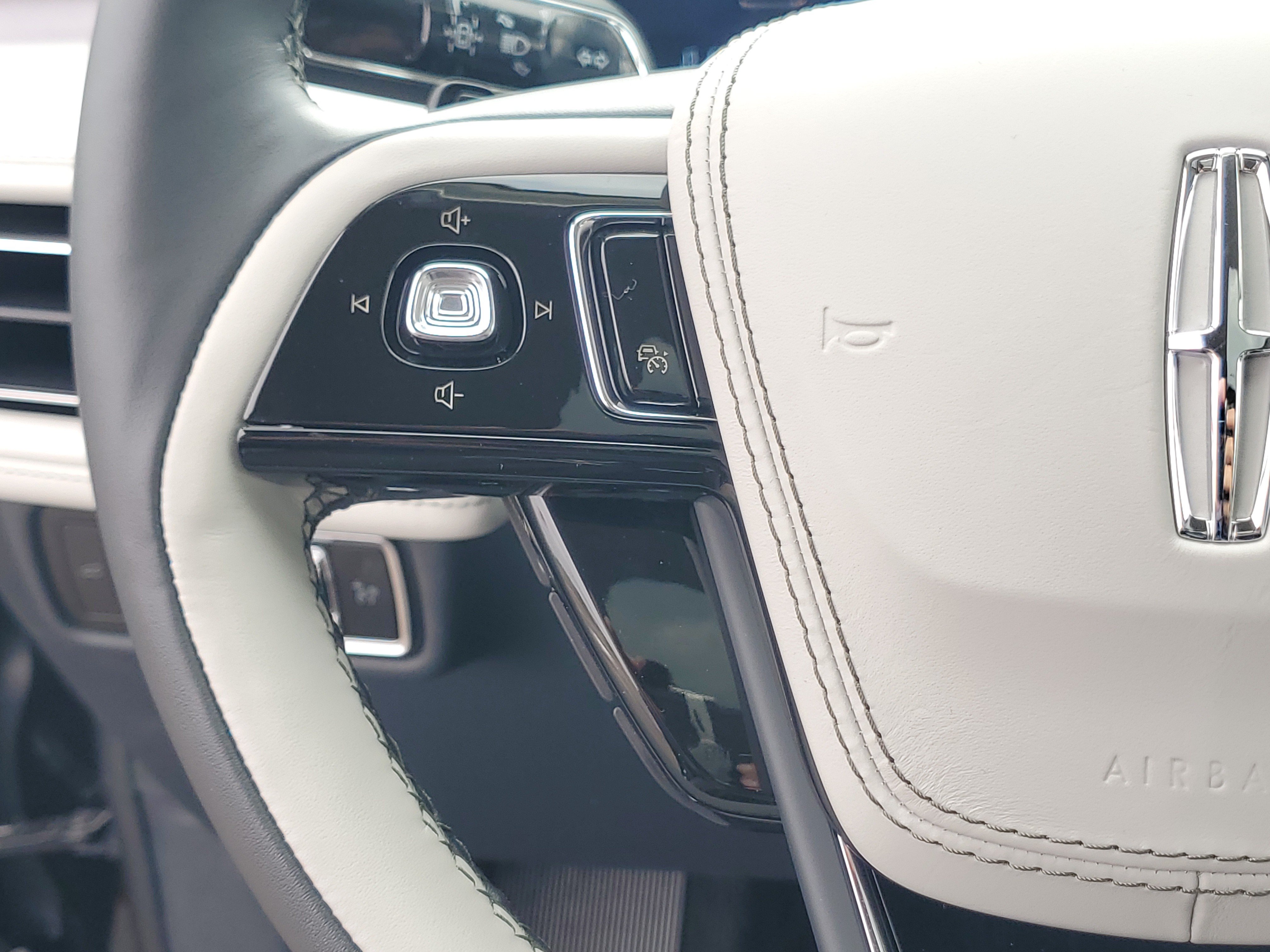 New 2027 Lincoln Aviator AWD image 16