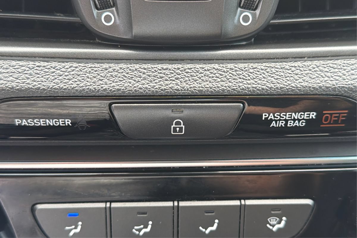Used 2018 Hyundai Elantra GT FWD image 33