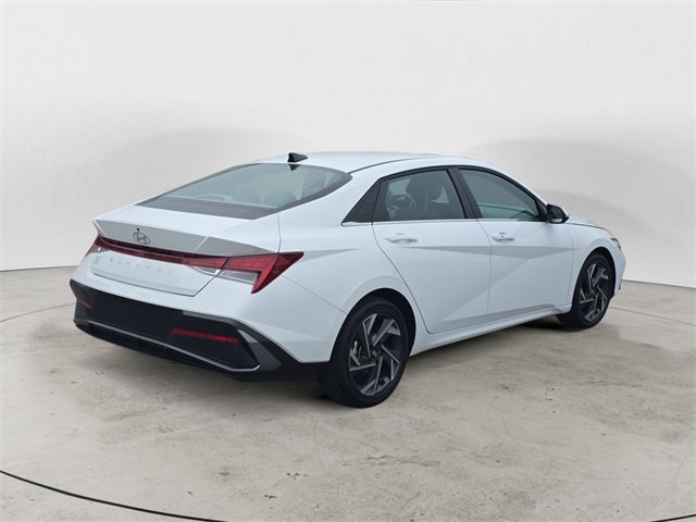 Used 2025 Hyundai Elantra SEL image 5
